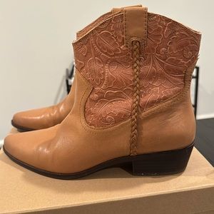 Lucky brand western boots